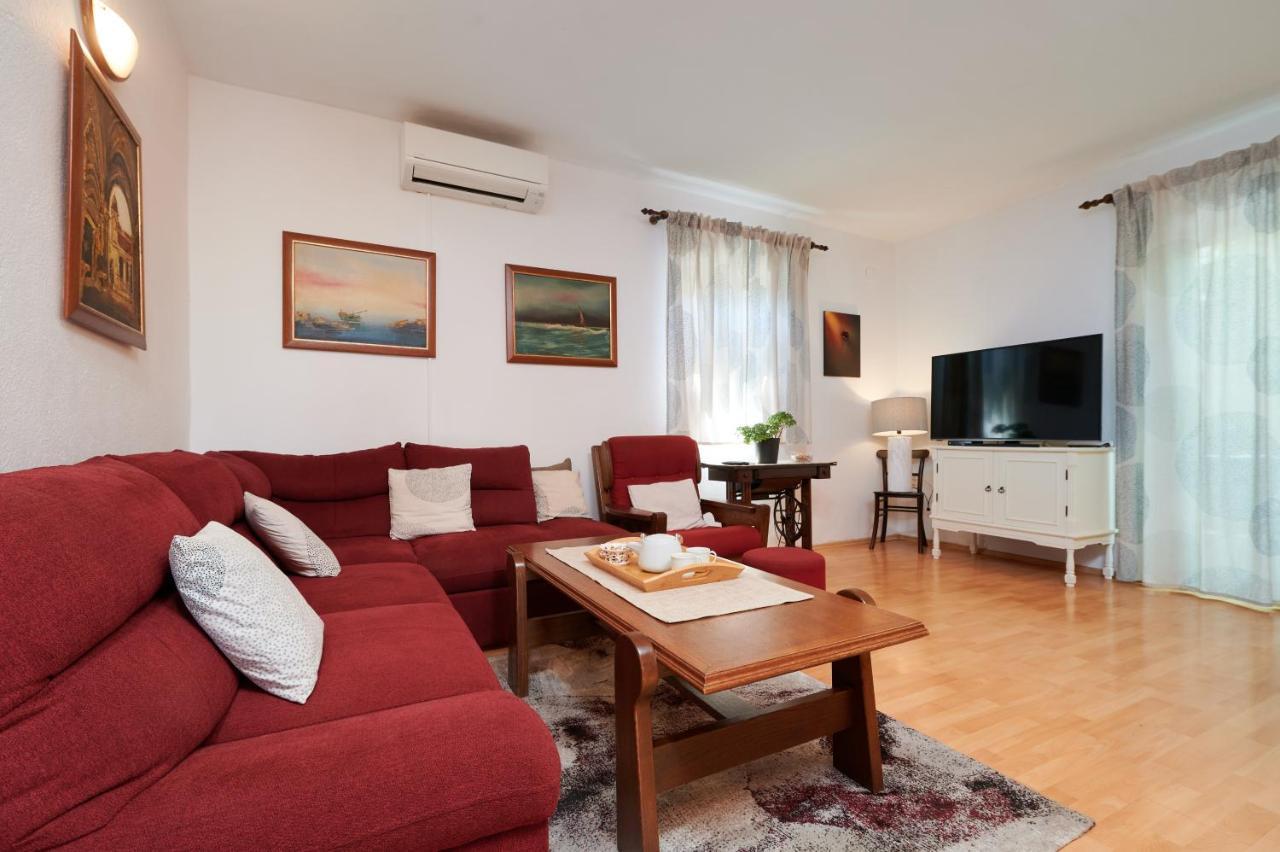 Apartment Aria